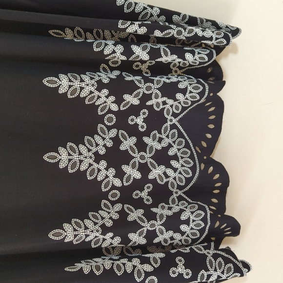 Lane Bryant Fits That Flatter Cutwork Floral Swing Top 26/28 - Picture 3 of 10